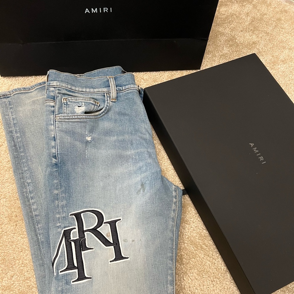 AMIRI STAGGERED EMBROIDERED LOGO JEAN - VINTAGE INDIGO